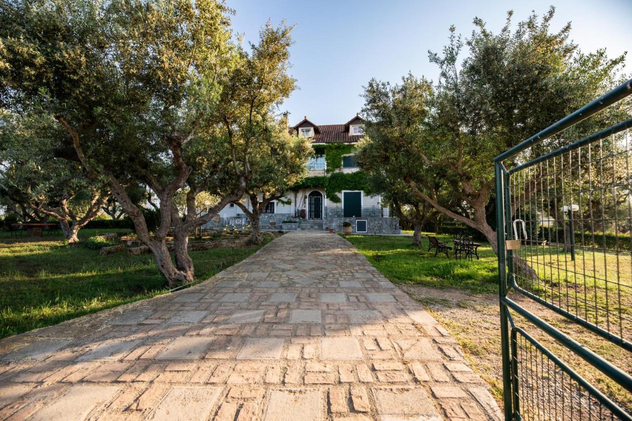 קאטאקולון Villa Georgina B&B מראה חיצוני תמונה